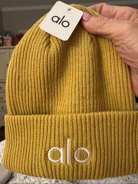 ALO Yoga women’s  Ribbed Beanie - Mustard